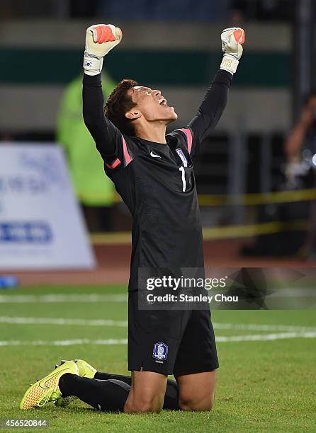 Kim Seunggyu of South Korea celebrates the 1-0 win and claiming the gold medal after the Football Men's Gold Medal match between South Korea and...