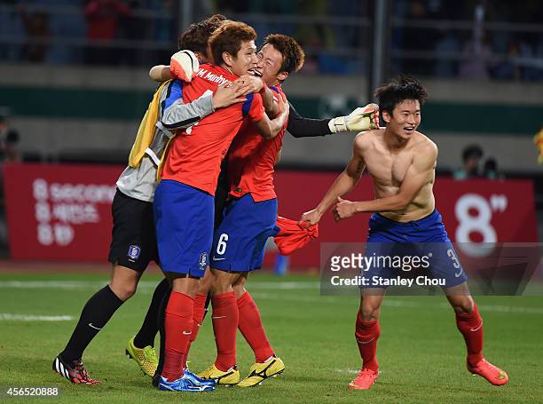 No Donggeon, Kim Minhyeok, Son Junho and Kim Jinsu of South Korea celebrate the 1-0 win and claiming the gold medal after the Football Men's Gold...