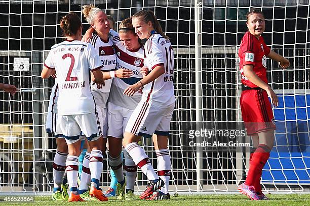 Melanie Leupolz of Muenchen celebrates her team's first goal with team mates during the Allianz Frauen-Bundesliga match between Bayer 04 Leverkusen...