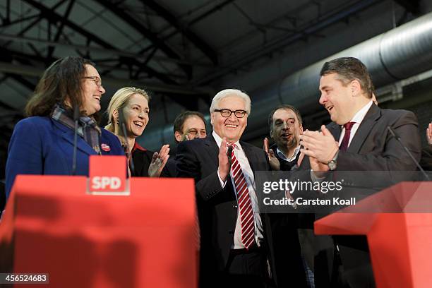 The head of the German Social Democrats Andrea Nahles, Manuela Schwesig, Frank-Walter Steinmeier, and Siegmar Gabriel present the results of the...