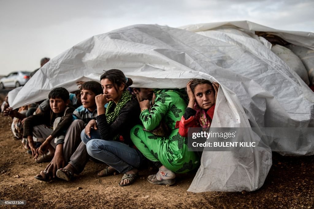 TOPSHOT-TURKEY-SYRIA-KURDS-CONFLICT-REFUGEES