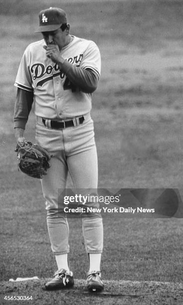 Mets vs Los Angeles Dodgers. Dodgers' pitcher Jesse Orosco on the mound in the eight inning.