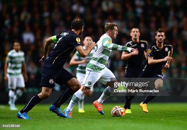 Kris Commons of Celtic breaks through the Dinamo Zagreb midfield during the UEFA Europa League group D match between Celtic and Dinamo Zagreb at...