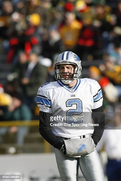 Nick Harris of the Detroit Lions participates in warm-ups before a game against the Green Bay Packers on December 17, 2006 at Lambeau Field in Green...