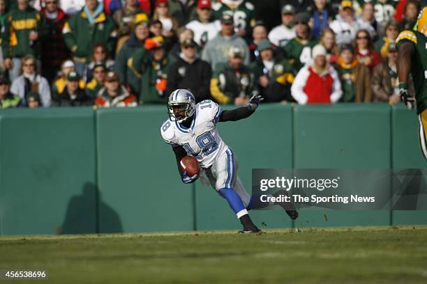 Eddie Drummond of the Detroit Lions runs with the ball during a game against the Green Bay Packers on December 17, 2006 at Lambeau Field in Green...