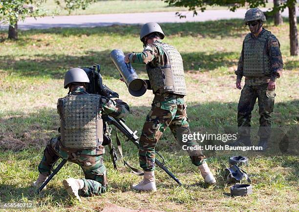 Training of Peshmerga soldiers on the antitank weapon Milan in the Infantry School Hammelburg. Right a German instructor, on October 02, 2014 in...