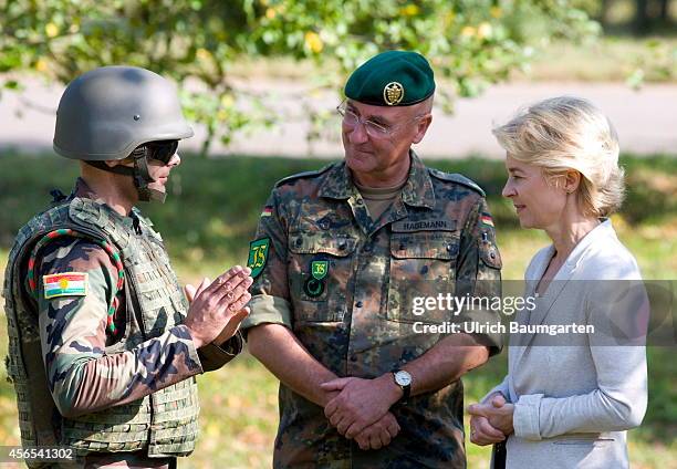 Ursula von der Leyen, German Defense Minister , in the infantry School Hammelburg. Observation of the training of Peshmerga soldiers at the antitank...