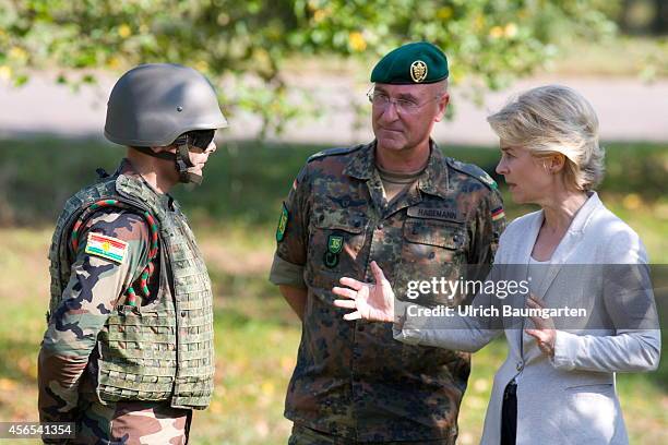 Ursula von der Leyen, German Defense Minister , in the infantry School Hammelburg. Observation of the training of Peshmerga soldiers at the antitank...