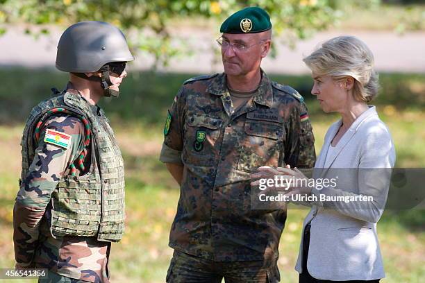 Ursula von der Leyen, German Defense Minister , in the infantry School Hammelburg. Observation of the training of Peshmerga soldiers at the antitank...