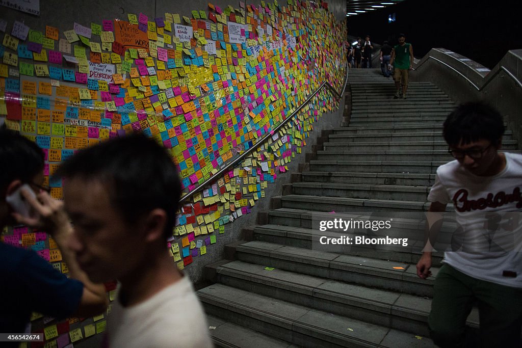 Hong Kong Students Threaten Escalation as Councilor Seeks Talks