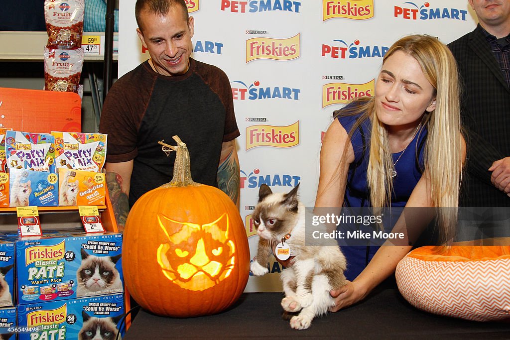 Grumpy Cat Meets First-Ever Grump-O-Lantern Face-to-Face At PetSmart Store In Surprise, AZ