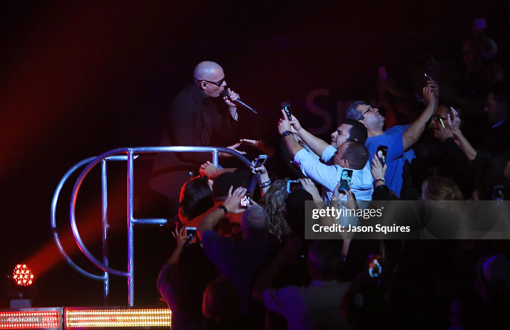 Enrique And Pitbull In Concert - Kansas City, MO