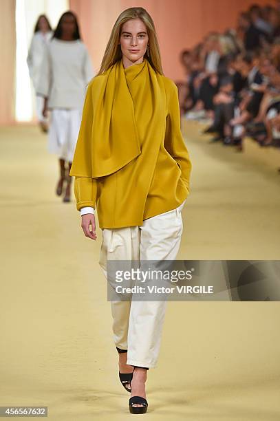 Vanessa Axente walks the runway during the Hermes Ready to Wear show as part of the Paris Fashion Week Womenswear Spring/Summer 2015 on October 1,...