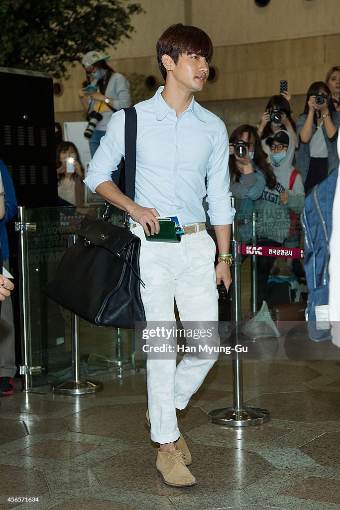 Celebrity Sighting At Gimpo Airport