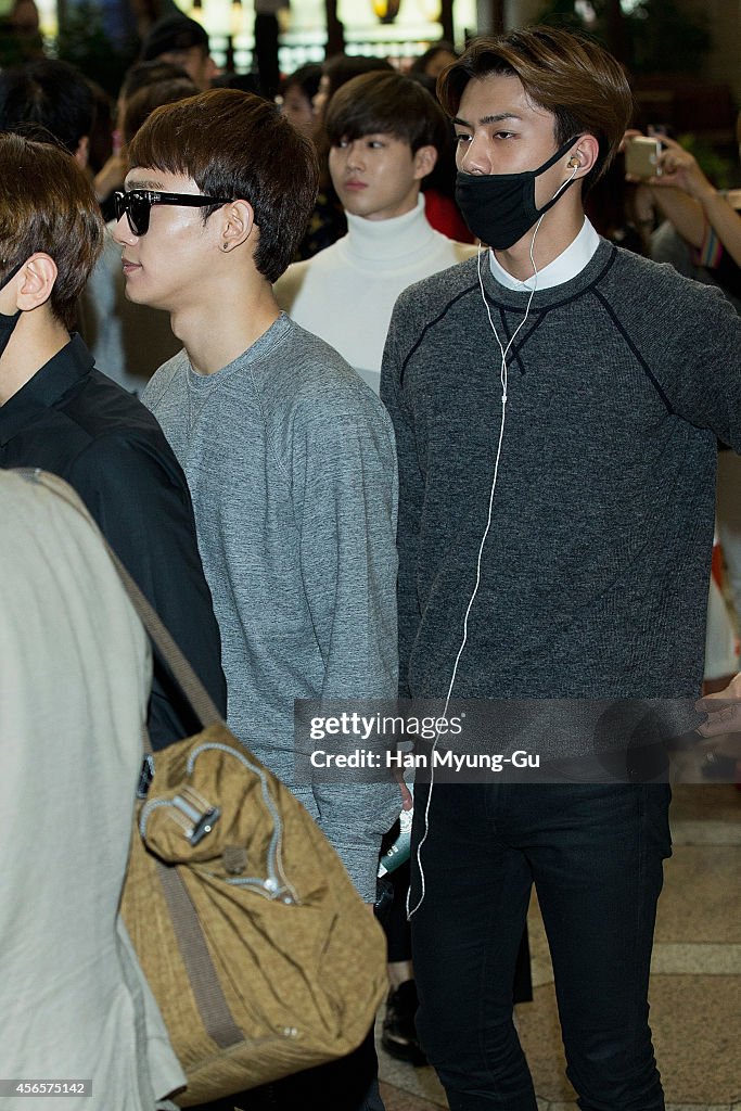 Celebrity Sighting At Gimpo Airport