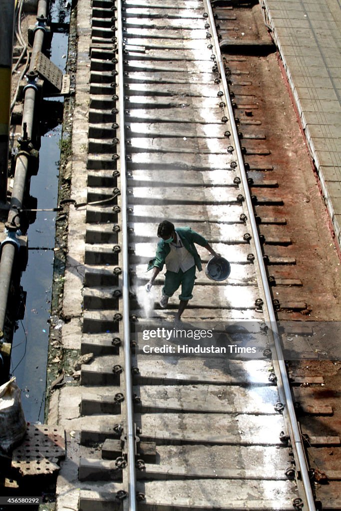 Sadananda Gowda Launches Clean India Campaign At Railway Station