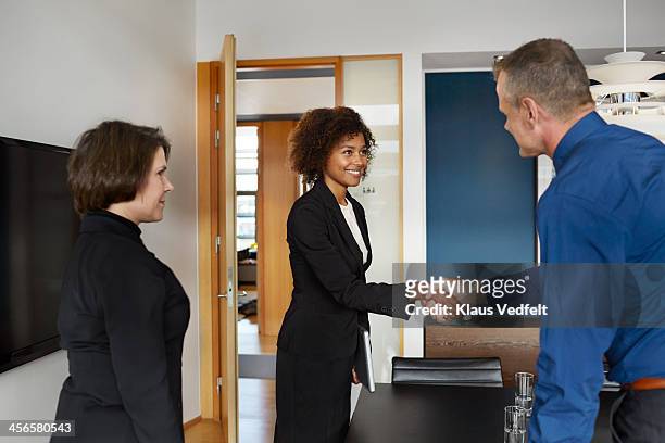 businesspeople making handshake at job interview - african american interview stock-fotos und bilder