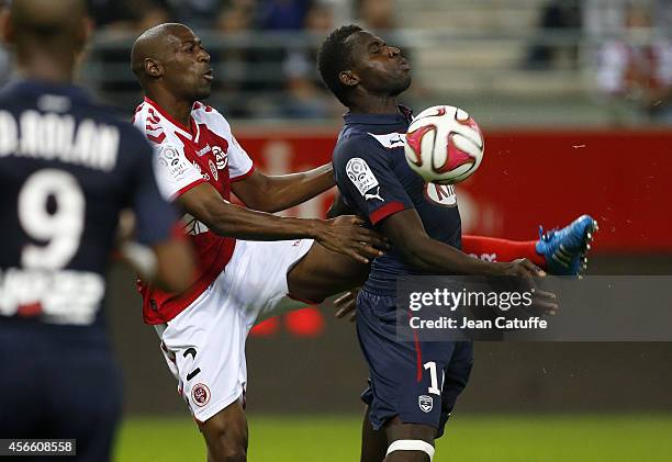 Mohamed Fofana of Stade de Reims and Cheick Diabate of Bordeaux in action during the French Ligue 1 match between Stade de Reims and FC Girondins de...