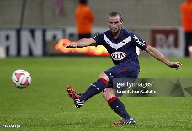 Nicolas Pallois of Bordeaux in action during the French Ligue 1 match between Stade de Reims and FC Girondins de Bordeaux at the Stade Auguste...