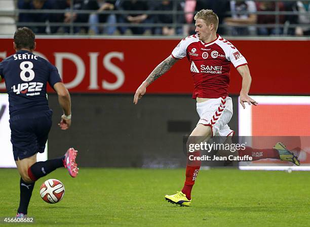 Gaetan Charbonnier of Stade de Reims in action during the French Ligue 1 match between Stade de Reims and FC Girondins de Bordeaux at the Stade...