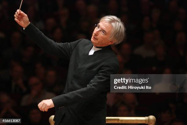 Michael Tilson Thomas leading the Philadelphia Orchestra in Berlioz's "Symphony Fantastique" at Carnegie Hall on Friday night, December 6, 2013.