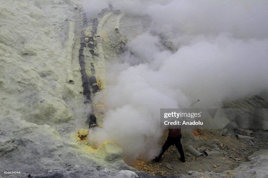 Sulphur mining at the Ijen volcano, Indonesia