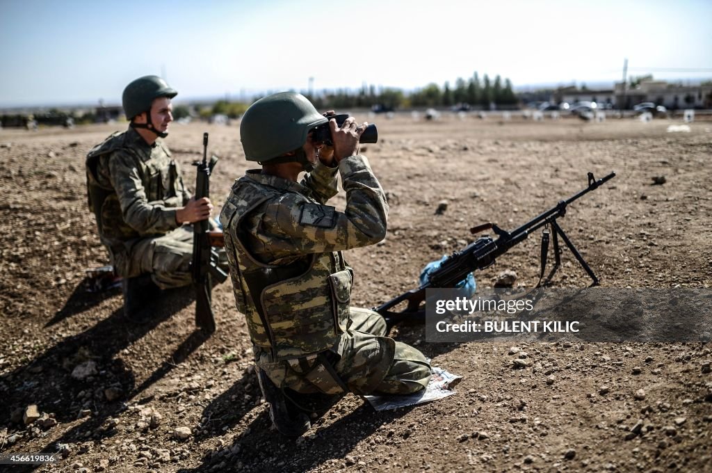 TOPSHOT-TURKEY-SYRIA-CONFLICT-KURDS-REFUGEES