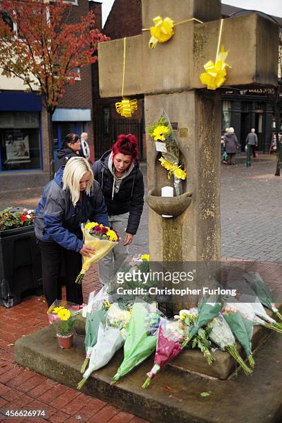 Floral tributes in memory of murdered aid worker Alan Henning are placed on a monument known as the Eccles Cross on October 4, 2014 in Salford,...