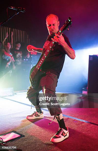 Sma Rivers 58 Limp Bizkit Bassist Photos & High Res Pictures - Getty Images