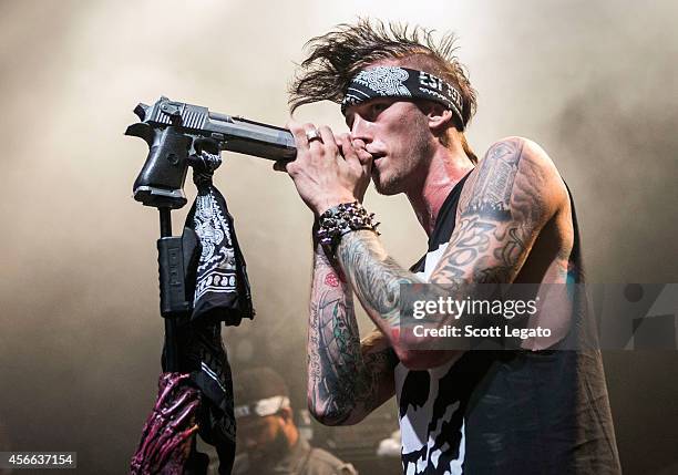 Mk Rapper 259 Machine Gun Kelly In Concert Detroit Mi Stock Photos, High-Res ...