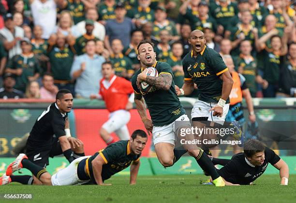 Francois Hougaard of South Africa runs away to score his try during The Castle Rugby Championship match between South Africa and New Zealand at Ellis...