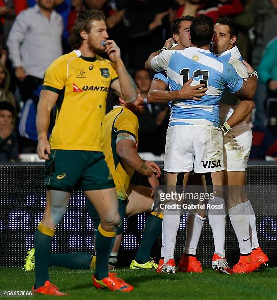 Juan Imhoff of Argentina celebrates with teammates after scoring a try during a match between Argentina Los Pumas and Australia Wallabies as part of...