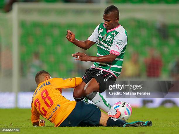 Carlos Darwin Quintero of Santos loses the ball against Carlos Morales of Morelia during a match between Santos Laguna and Morelia as part of 12th...