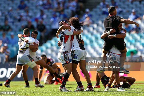 The Warriors celebrate winning the 2014 Under 20's Holden Cup Grand Final match between the Brisbane Broncos and the New Zealand Warriors at ANZ...