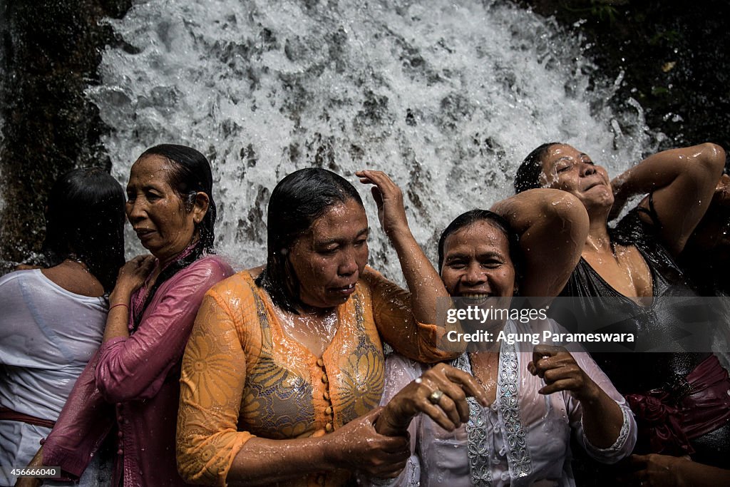 Balinese Hindus Gather To Perform Purification Ritual