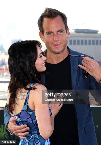 Actress Megan Fox and actor Will Arnett attend the Berlin photocall for the film 'Teenage Mutant Ninja Turtles' on October 5, 2014 in Berlin, Germany.