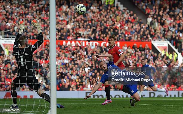 Steven Naismith of Everton scores his team's first goal during the Barclays Premier League match between Manchester United and Everton at Old...