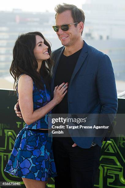 Actress Megan Fox and Will Arnett attend the Berlin photocall for the film 'Teenage Mutant Ninja Turtles' on October 5, 2014 in Berlin, Germany.