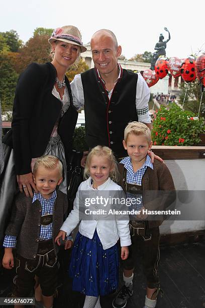 Arjen Robben of Bayern Muenchen poses with his wife Bernadien Robben in front of the ensemble of the Bavaria statue, a monumental bronze sand-cast...