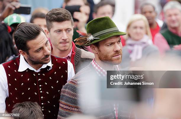 Claudio Pizarro, Robert Lewandowski and Xabi Alonso, football players of Bayern Muenchen arrive for the Oktoberfest beer festival at Kaefer...