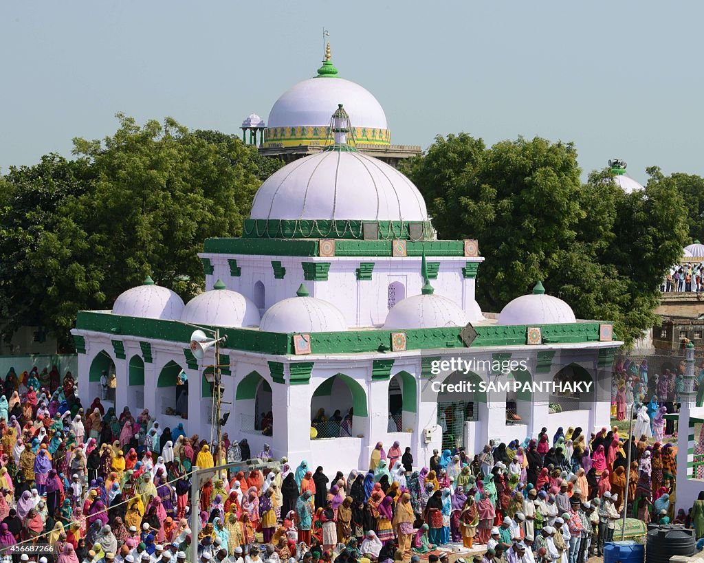 INDIA-RELIGION-MUSLIMS-SPECIAL PRAYERS FOR MEN AND WOMEN