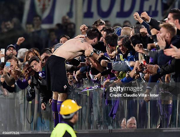 Nenad Tomovic of ACF Fiorentina celebrates during the Serie A match between ACF Fiorentina and FC Internazionale Milano at Stadio Artemio Franchi on...