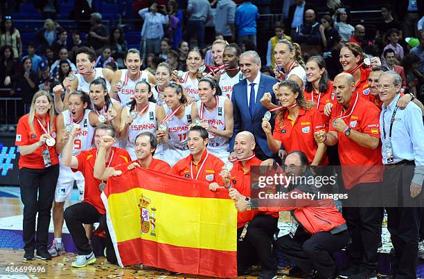 Spainish players pose after they win the 2nd place in the 2014 FIBA Women's World Championships at the final basketball match between Spain and USA...