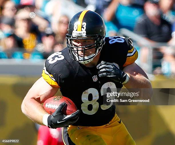 Heath Miller of the Pittsburgh Steelers runs for yardage during the game against the Jacksonville Jaguars at EverBank Field on October 5, 2014 in...