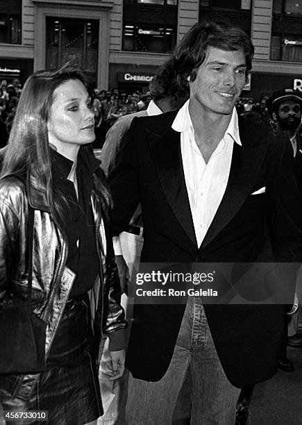 Christopher Reeve and Gae Exton attend the premiere of "Superman II" on June 1, 1981 at the National Theater in New York City.