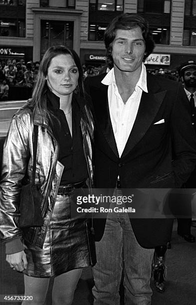 Christopher Reeve and Gae Exton attend the premiere of "Superman II" on June 1, 1981 at the National Theater in New York City.