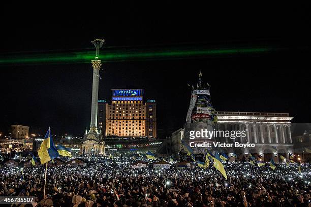 Thousands of mobile phone flashlights light up the Maidan Square as the rock bank Okean Elzy perform live on stage on December 14, 2013 in Kiev,...