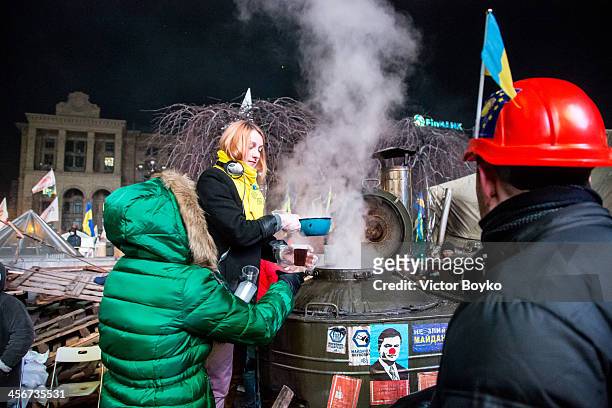 Volunteers distribute hot tea to protesters on Maidan Square on December 14, 2013 in Kiev, Ukraine. Anti-government protests began three weeks ago...