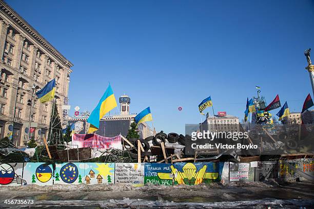 Reinforced makeshift barricade on Khreshchatyk street closes the access to Maidan Square on December 14, 2013 in Kiev, Ukraine. Anti-government...