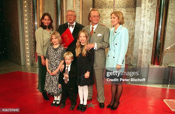 Dieter Thomas Heck mit Rene Kollo , Ehefrau Beatrice , Tochter Nathalie , Florence, Magali und Oliver, 16. Sendung der ZDF-Show "Das ist ihr Leben"...